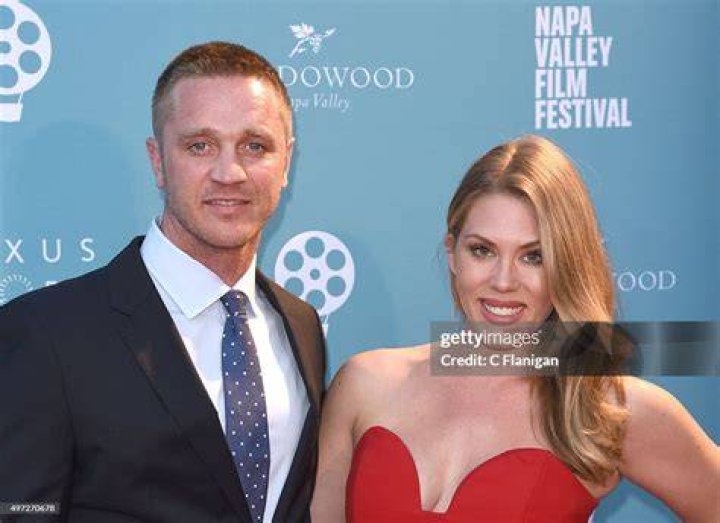 All About Dawni Sahanovitch, Devon Sawa’s Wife