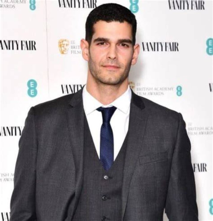 Dino Kelly Actor Height: How Tall Is He?