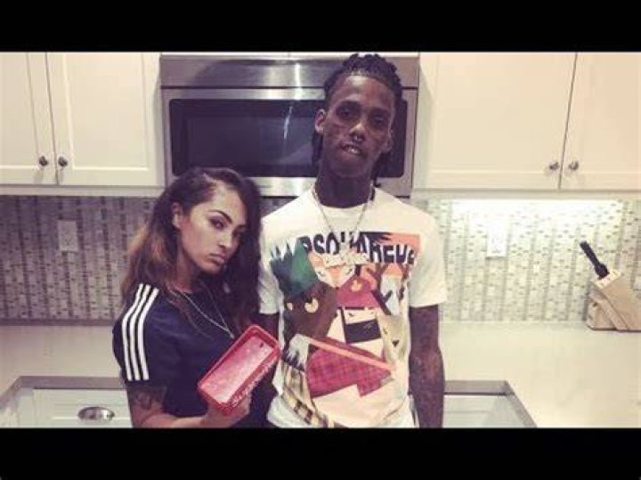 Famous Dex: Girlfriend, net worth, tattoos, smoking & body facts