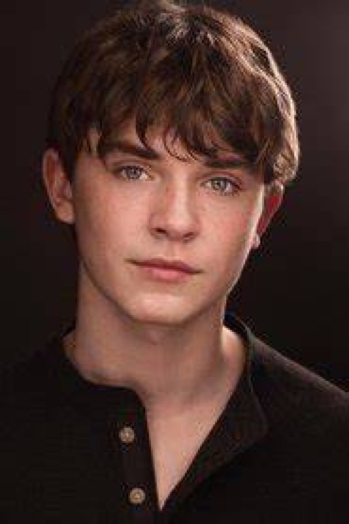 How Old is Cameron Mann Actor? Age Revealed