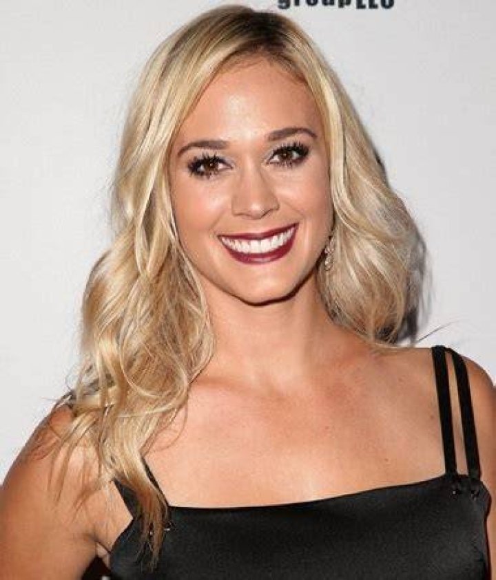 Lauren Compton Body, Career, Boyfriend & Net Worth