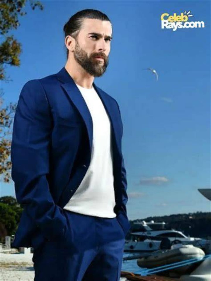Luke Slattery- Wiki, Age, Height, Net Worth, Girlfriend, Ethnicity