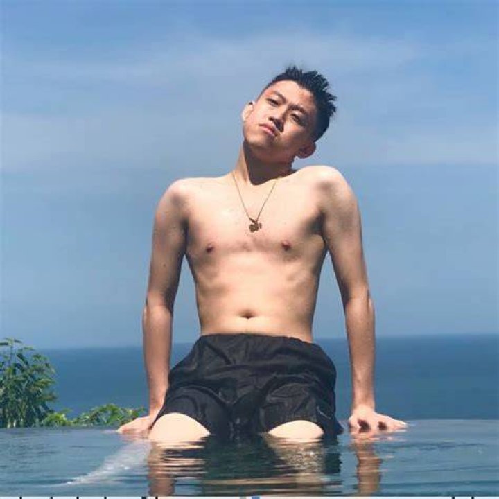 Rich Brian: dating, net worth, tattoos, smoking & body facts