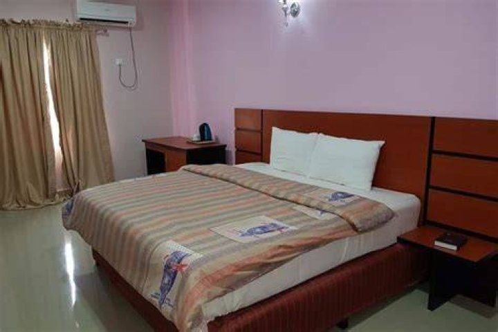 S.P Garland Hotels And Suite, New Karu