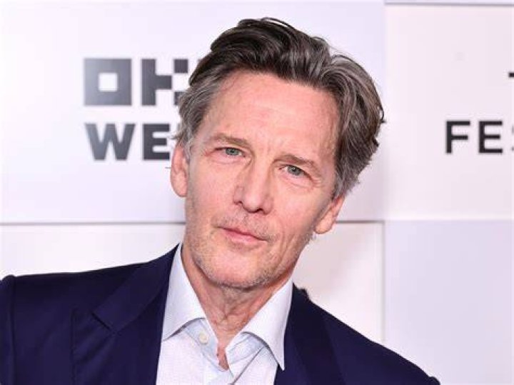 Where is Andrew McCarthy now? Who did Andrew McCarthy marry?
